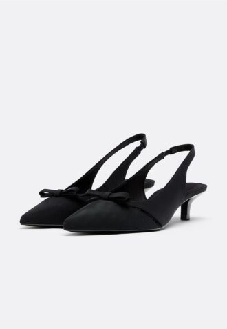 Absatzschuhe mit Kitten-Heel und Cut-Out-Details