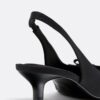 Absatzschuhe mit Kitten-Heel und Cut-Out-Details Absatzschuhe mit Kitten-Heel und Cut-Out-Details