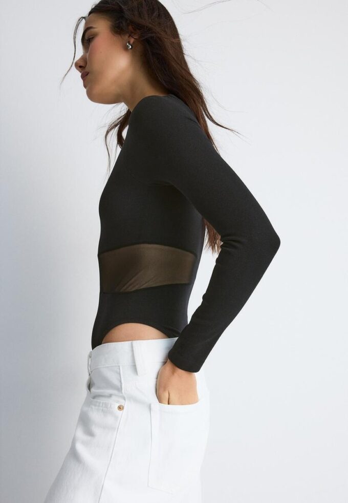 Asymmetrischer Body mit transparenten Details