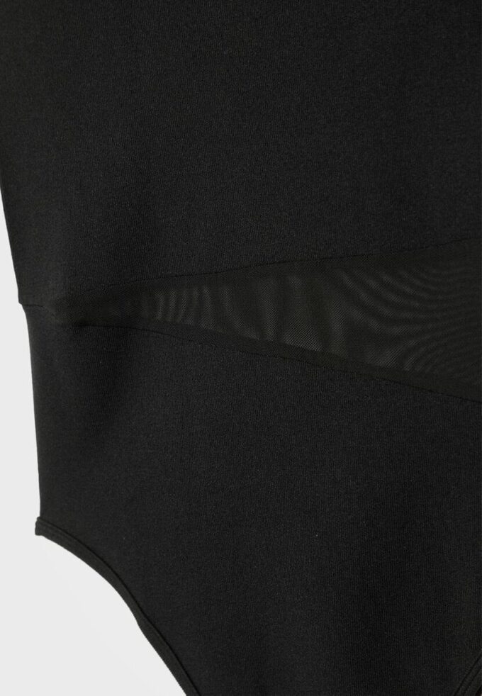 Asymmetrischer Body mit transparenten Details