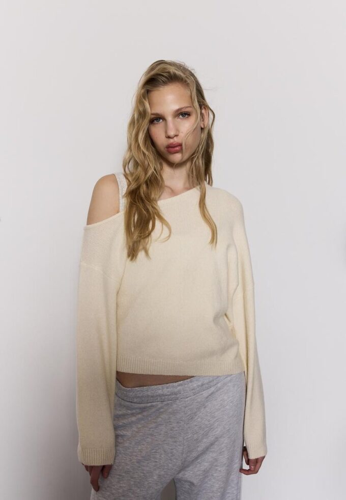 Asymmetrischer Strickpullover Asymmetrischer Strickpullover