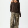 Asymmetrischer Strickpullover Asymmetrischer Strickpullover