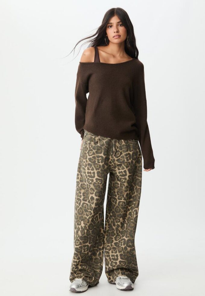 Asymmetrischer Strickpullover Asymmetrischer Strickpullover