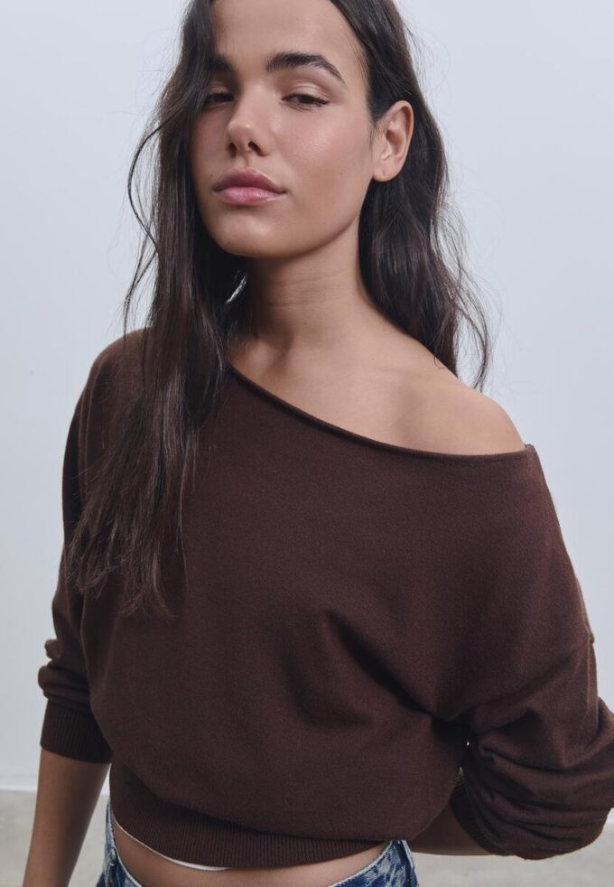 Asymmetrischer Strickpullover Asymmetrischer Strickpullover