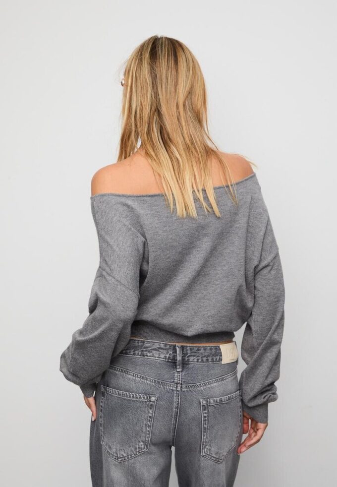 Asymmetrischer Strickpullover Asymmetrischer Strickpullover