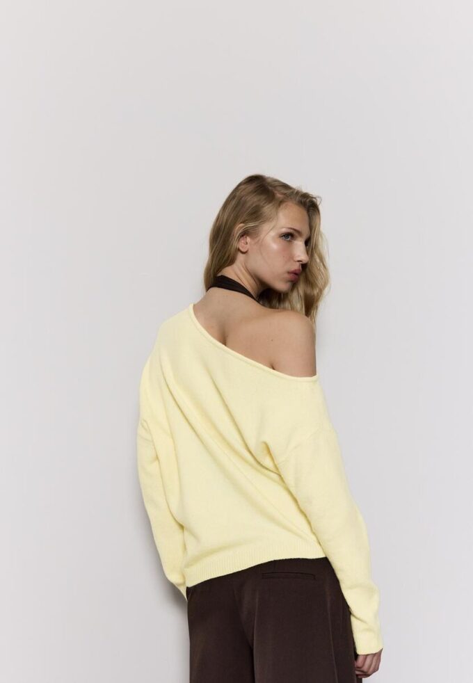 Asymmetrischer Strickpullover Asymmetrischer Strickpullover