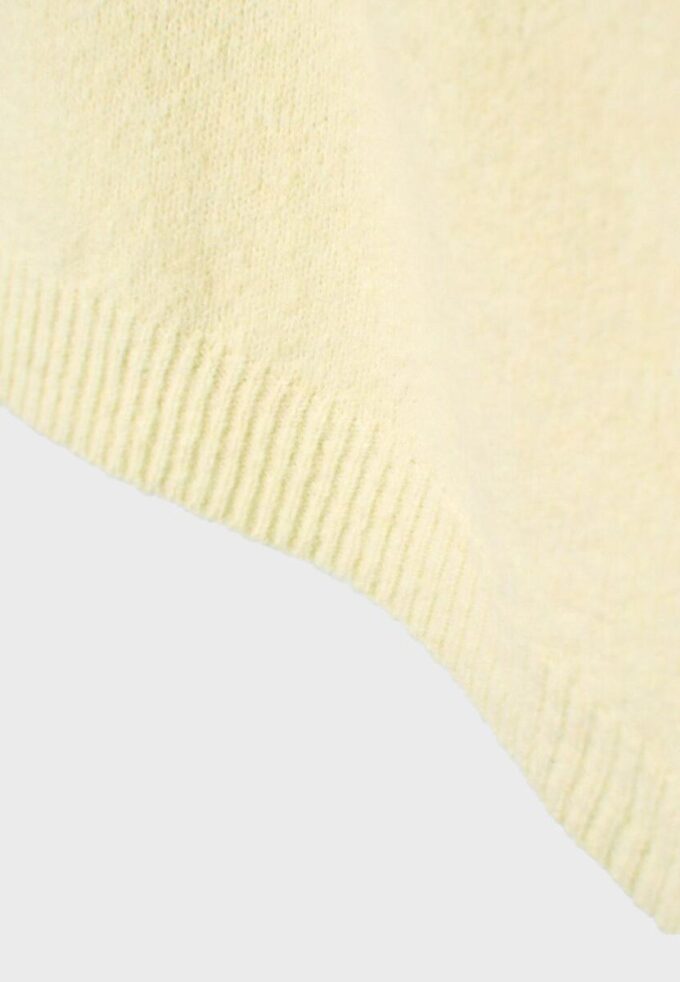 Asymmetrischer Strickpullover Asymmetrischer Strickpullover