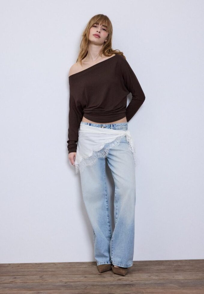 Asymmetrisches T-Shirt aus Modal Asymmetrisches T-Shirt aus Modal
