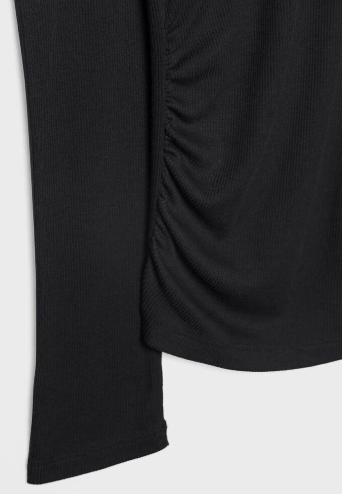 Asymmetrisches T-Shirt mit gerafftem Detail Asymmetrisches T-Shirt mit gerafftem Detail