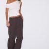 Asymmetrisches T-Shirt mit Knöpfen Asymmetrisches T-Shirt mit Knöpfen
