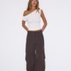 Asymmetrisches T-Shirt mit Knöpfen Asymmetrisches T-Shirt mit Knöpfen