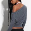 Asymmetrisches T-Shirt mit Nieten Asymmetrisches T-Shirt mit Nieten
