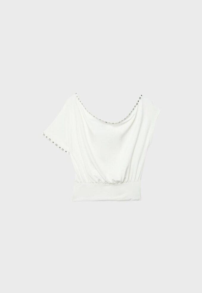 Asymmetrisches T-Shirt mit Nieten Asymmetrisches T-Shirt mit Nieten