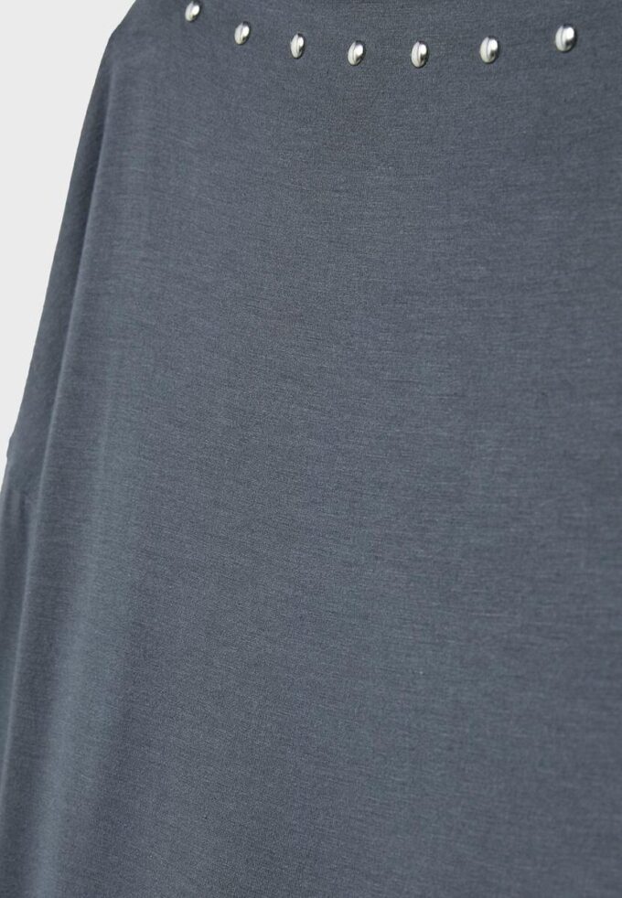Asymmetrisches T-Shirt mit Nieten Asymmetrisches T-Shirt mit Nieten