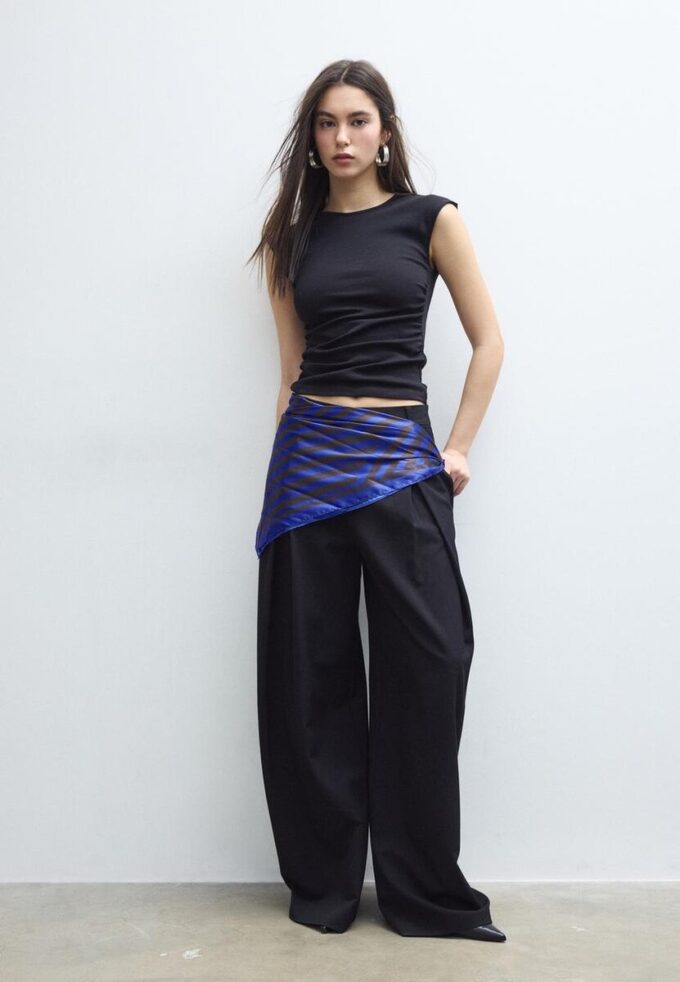 Basics gerafftes, figurbetontes T-Shirt