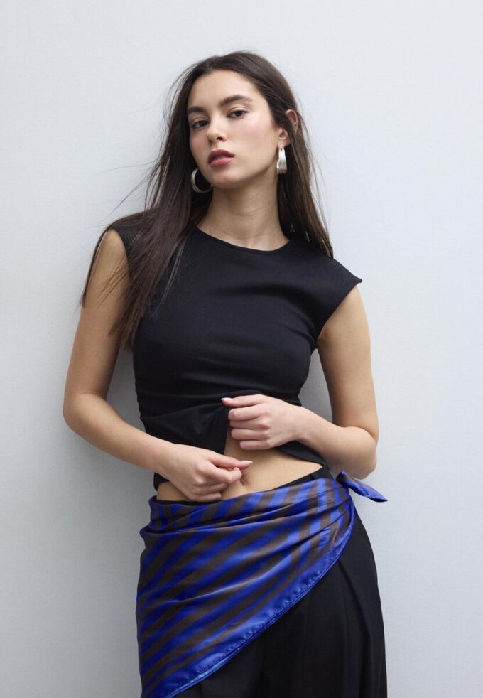 Basics gerafftes, figurbetontes T-Shirt