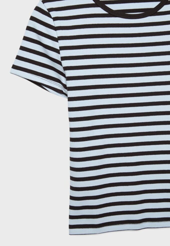 Basics Slim Fit gestreiftes T-Shirt