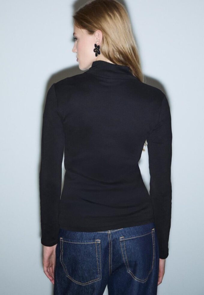 Basics T-Shirt mit hohem Kragen