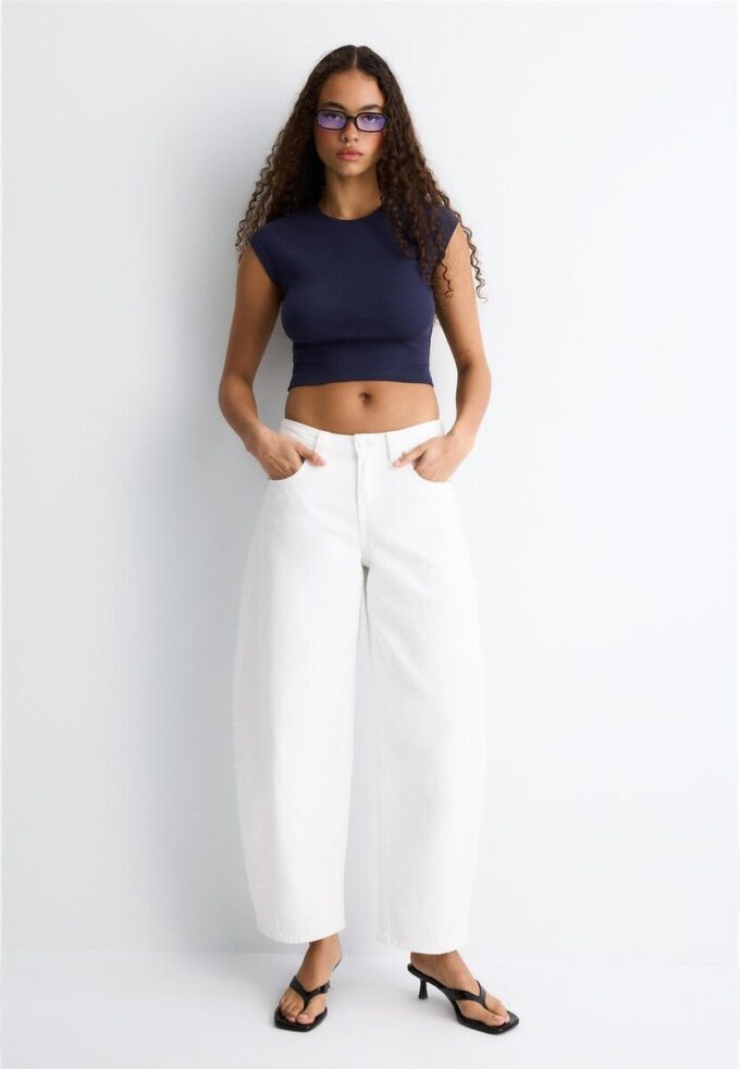 Basics tailliertes Crop-T-Shirt