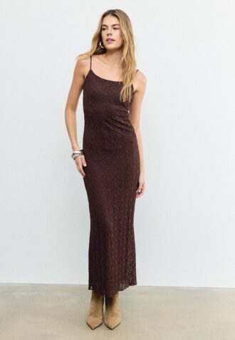 Blondes Midi-Kleid mit Spitzenriemen