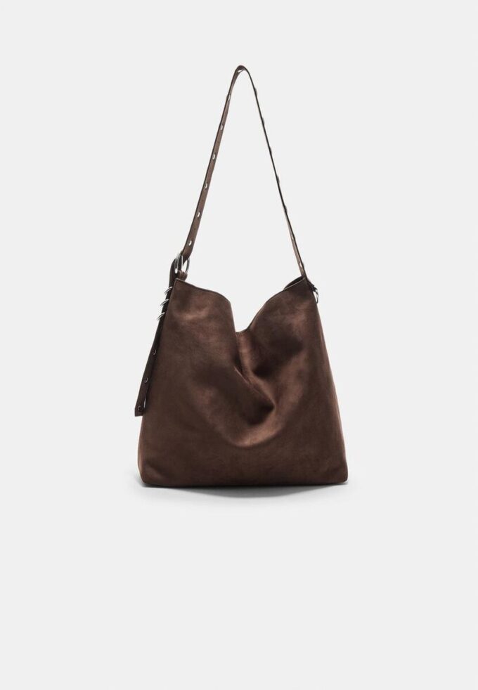 Bucket-Tasche aus Kunstwildleder mit Riemendetail
