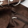 Bucket-Tasche aus Kunstwildleder mit Riemendetail