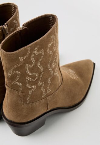 Cowboy-Stiefeletten aus Leder mit Absatz