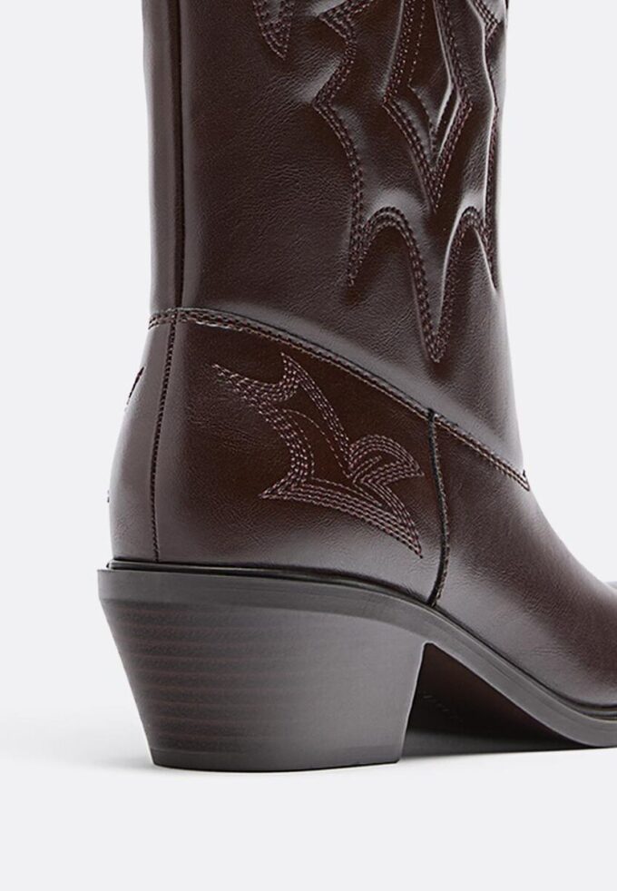 Cowboystiefel mit Absatz Cowboystiefel mit Absatz