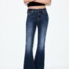 D04 Low-Rise-Jeans mit Flared-Bein D04 Low-Rise-Jeans mit Flared-Bein