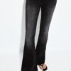 D04 Low-Rise-Jeans mit Flared-Bein D04 Low-Rise-Jeans mit Flared-Bein