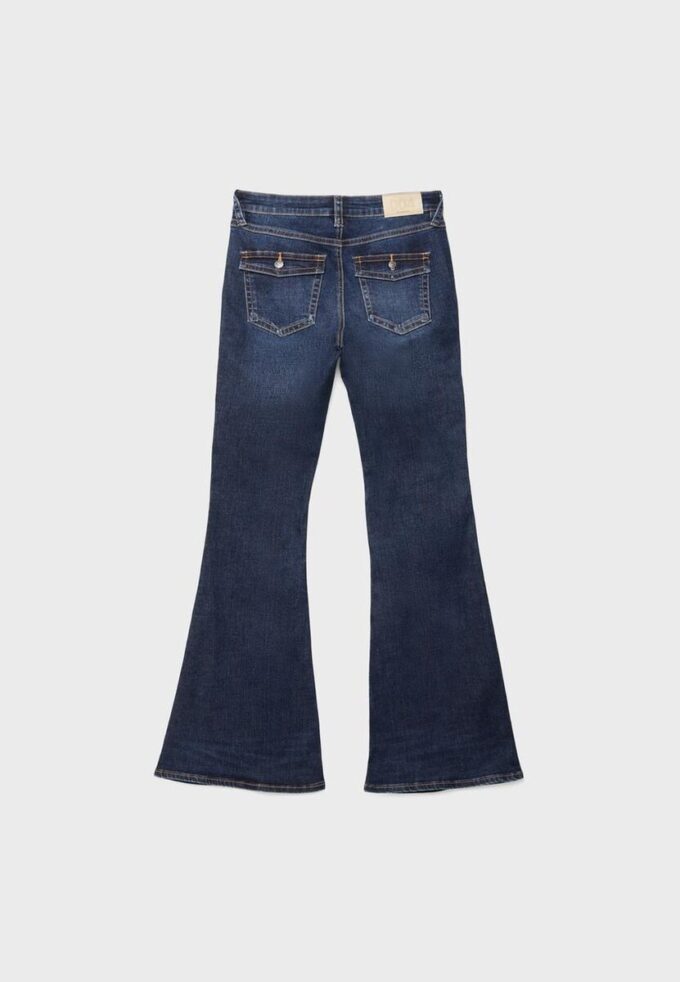 D04 Low-Rise-Jeans mit Flared-Bein D04 Low-Rise-Jeans mit Flared-Bein