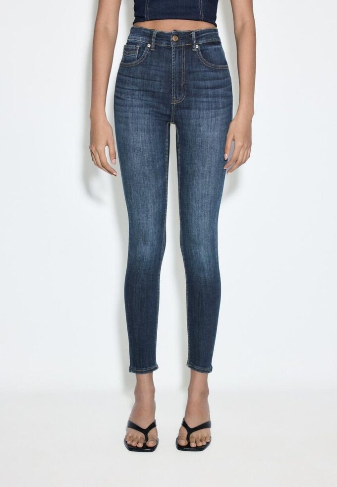 D07 Skinny-Jeans mit normaler Leibhöhe D07 Skinny-Jeans mit normaler Leibhöhe