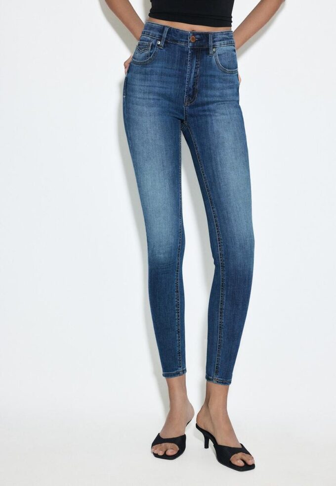 D07 Skinny-Jeans mit normaler Leibhöhe D07 Skinny-Jeans mit normaler Leibhöhe