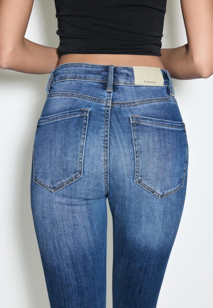 D07 Skinny-Jeans mit normaler Leibhöhe D07 Skinny-Jeans mit normaler Leibhöhe