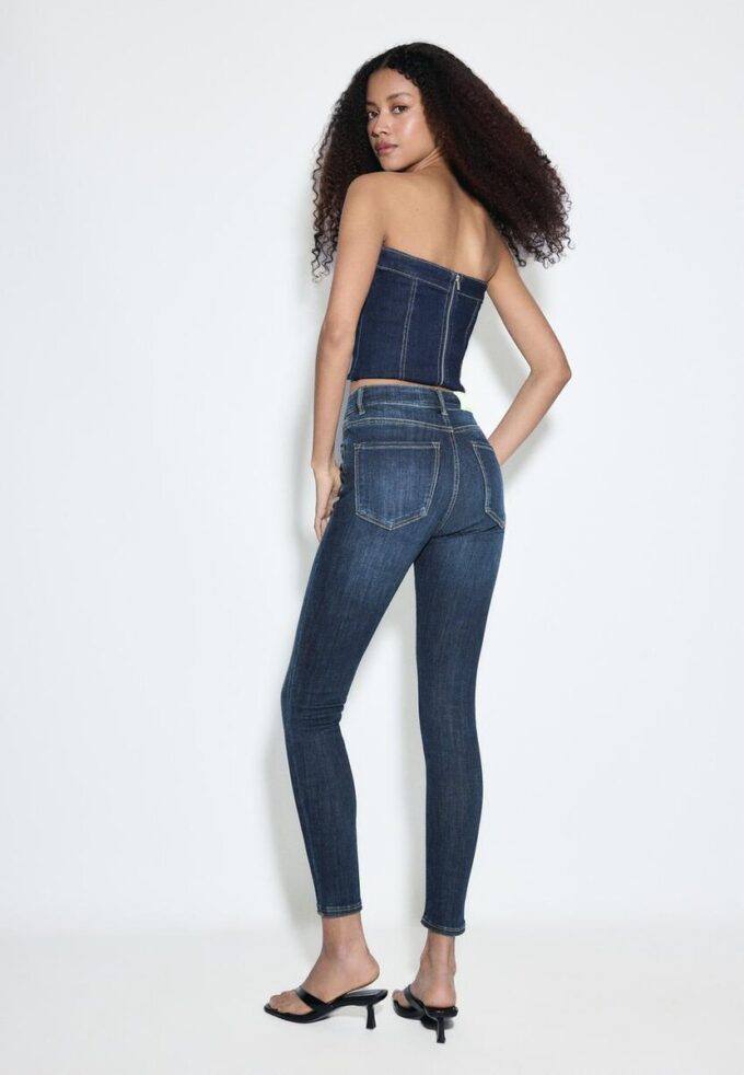 D07 Skinny-Jeans mit normaler Leibhöhe D07 Skinny-Jeans mit normaler Leibhöhe