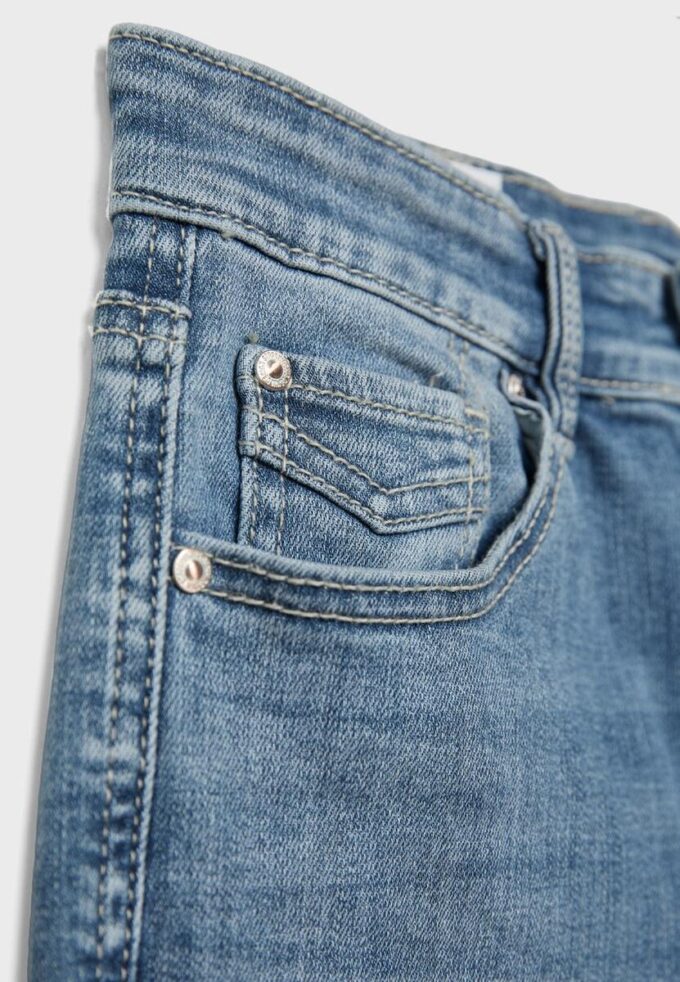 D07 Skinny-Jeans mit normaler Leibhöhe D07 Skinny-Jeans mit normaler Leibhöhe