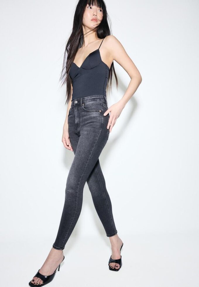 D09 Super High-Waist Skinny Jeans