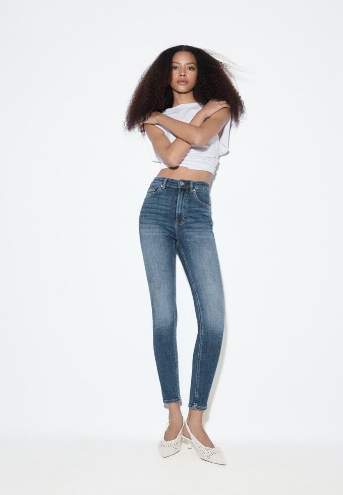 D09 Super High-Waist Skinny Jeans D09 Super High-Waist Skinny Jeans