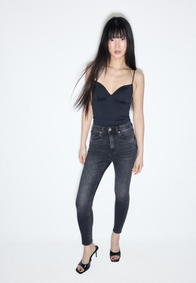 D09 Super High-Waist Skinny Jeans