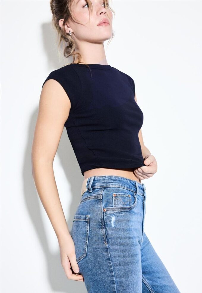 D10 Slim-Fit-Mom Jeans