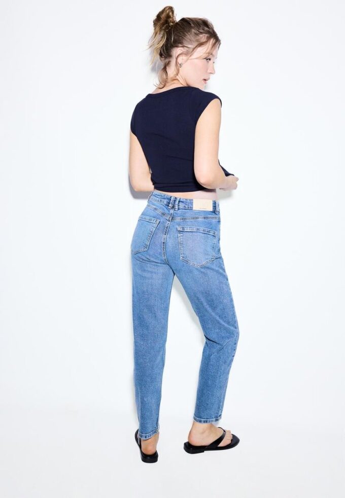 D10 Slim-Fit-Mom Jeans