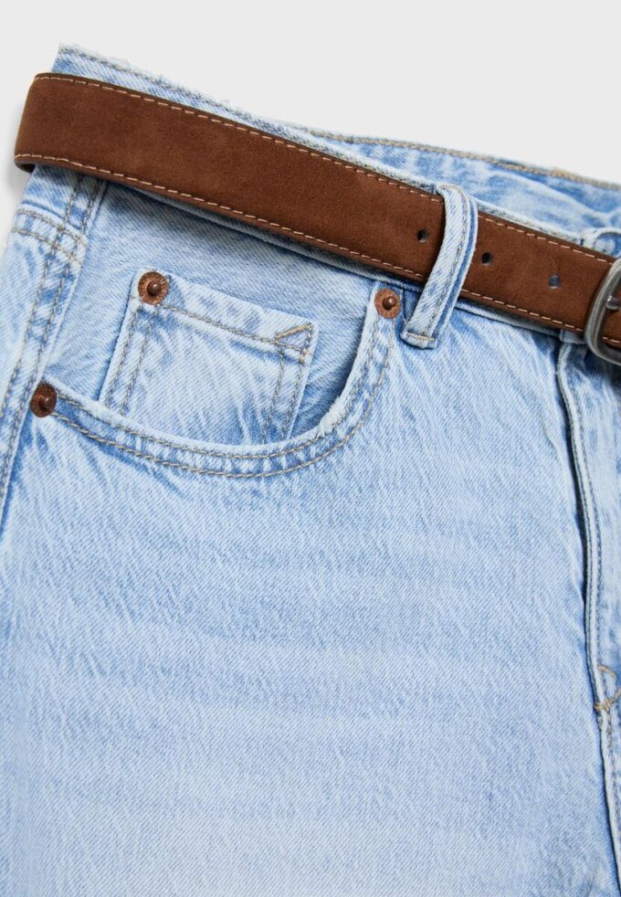D68 Boot-Cut-Jeans mit Gürtel D68 Boot-Cut-Jeans mit Gürtel