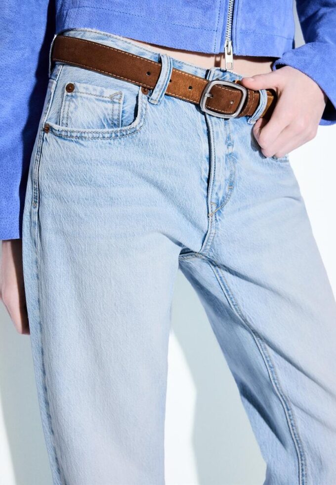 D68 Boot-Cut-Jeans mit Gürtel D68 Boot-Cut-Jeans mit Gürtel