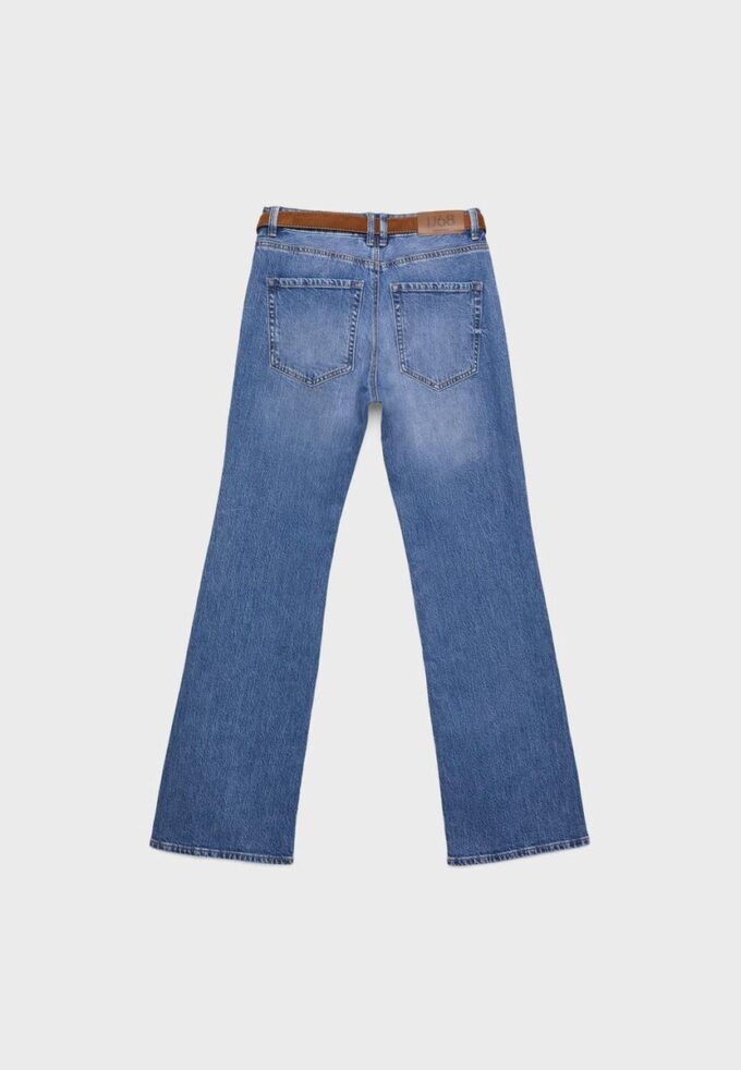 D68 Boot-Cut-Jeans mit Gürtel D68 Boot-Cut-Jeans mit Gürtel