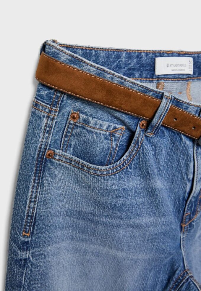 D68 Boot-Cut-Jeans mit Gürtel D68 Boot-Cut-Jeans mit Gürtel