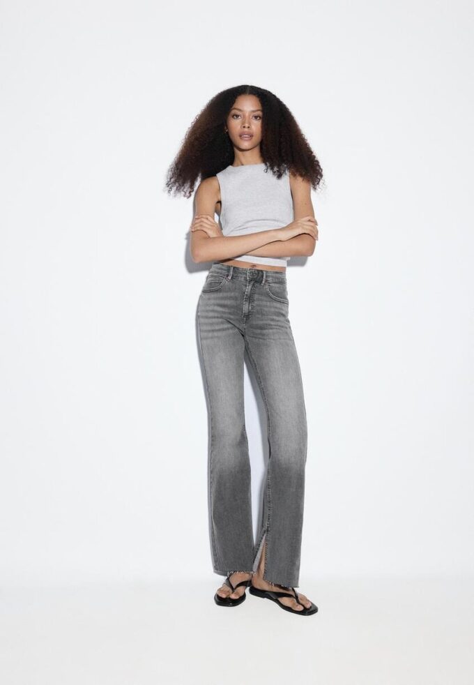 D74 Flared Jeans mit Schlitz D74 Flared Jeans mit Schlitz
