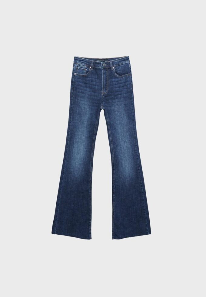 D74 Flared Jeans mit Schlitz D74 Flared Jeans mit Schlitz