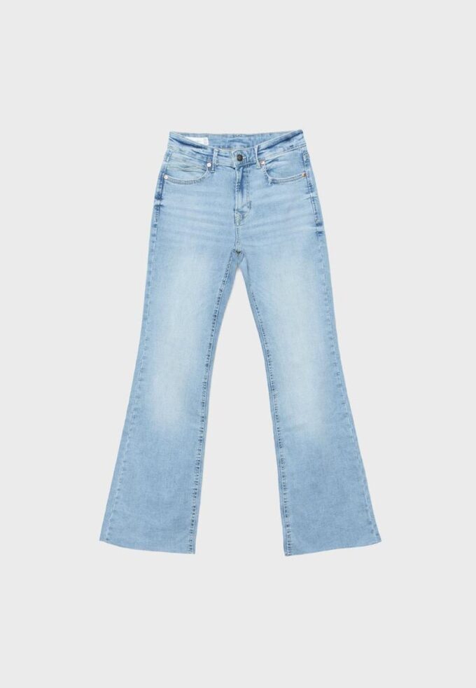 D74 Flared Jeans mit Schlitz D74 Flared Jeans mit Schlitz