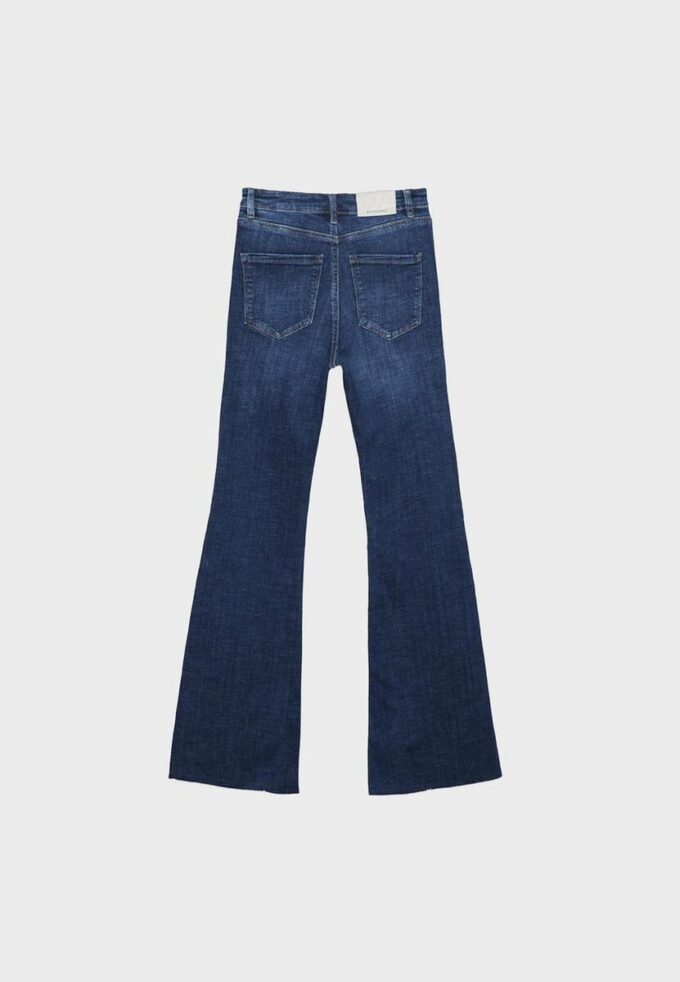 D74 Flared Jeans mit Schlitz D74 Flared Jeans mit Schlitz