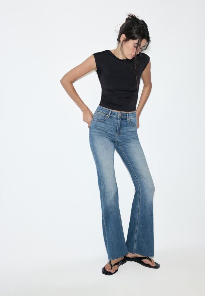 D74 Stretch-Jeans mit Schlag und Schlitz D74 Stretch-Jeans mit Schlag und Schlitz